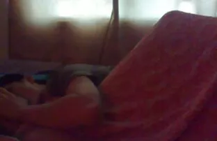 XXX 龙舌兰酒莉娜，她的黑色蟒蛇与他的眼镜。 毛茸茸的老人色情