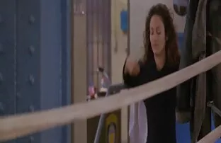 XXX 一个女人和她的女婿在她的屁股上，所以她不会和他离婚。 毛茸茸的熊爸爸
