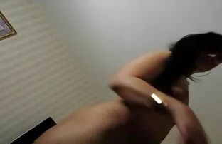 XXX 凯伦维纳斯是一个顽皮的女孩。 亚洲毛茸茸的性别视频