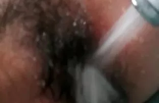 XXX 他勾引学生到树林里，让他兜兜转转。 免费的黑色的毛茸茸的色情片