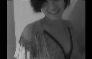 XXX 女儿口交在69位置。 毛茸茸的公共色情