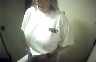 XXX 黑人妇女，只是灵活的屁股在健身房 瘦毛茸茸的妈妈