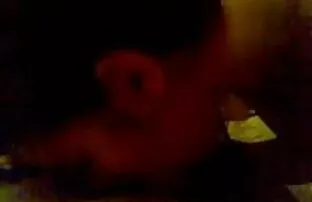 XXX 舔一个猫 毛茸茸的印度色情影片