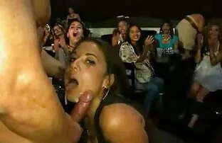 XXX 女孩爱女王，内衣舔高峰 硬毛茸茸的性爱