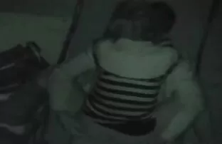XXX 钻撒尿在POV 毛茸茸的黑人妈妈