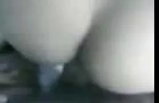 XXX 女人喜欢玩大的美妙的山雀。 毛茸茸的同性恋胸部