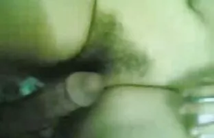 XXX 脚趾卡在他的屁股在一个俄罗斯的小屋粉红色 自然的毛茸茸的性爱