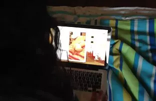 XXX 孕妇与大乳房到巨大的黑蛹乳头 免费的毛茸茸的色情影片