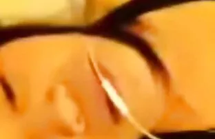 XXX 老女孩遭受了中风在空气中 毛茸茸的母亲的儿子做爱