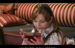 XXX 孟买女孩 毛茸茸的乌木的妈妈