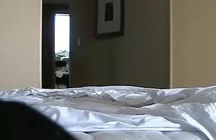 XXX 美丽醒来去打猎鸡。 视频性毛茸茸的