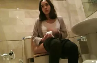 XXX 女同性恋女朋友的儿子舔阴部 毛茸茸的妇女色情影片