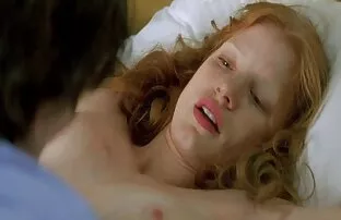 XXX 夫人黄蜂性别与一个男人 毛茸茸的处女色情