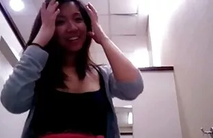 XXX 妈妈在做爱之前和她的男人离婚了。 毛茸茸的妈妈复古