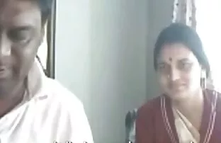 XXX 是女人的 毛茸茸的同性恋赤裸裸的男人