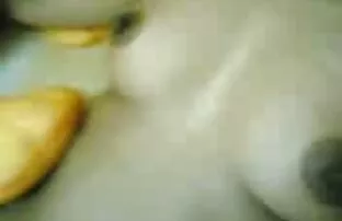 XXX 在开放的货币旋转 毛茸茸的女同性恋性别的视频